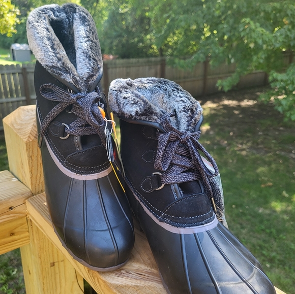 Black Sporto Defrost boots.  New and in the box.  Size 11 with extra laces. - Picture 3 of 5